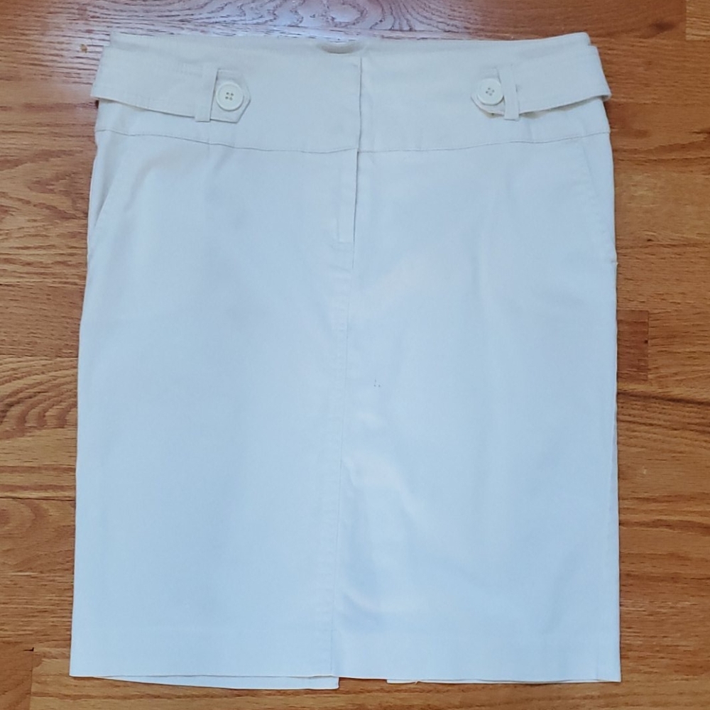 White pencil skirt with real pockets!